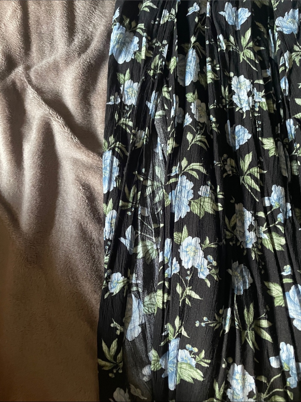 American Eagle Outfitters Black Floral Two-Piece Set with Light Blue Blooms - Picture 5 of 8